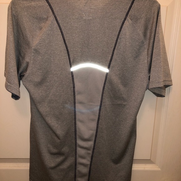 Champion Performance Shirt - Picture 2 of 3